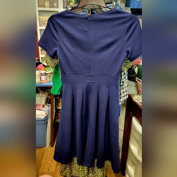 Yathon Medium Navy Blue Short Sleeve Pleated Skirt of Dress - Picture 1 of 8